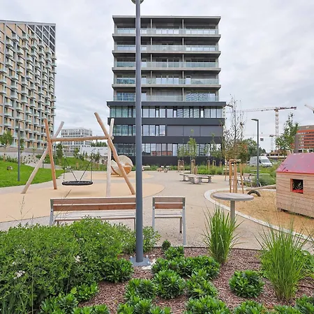 Industrial In Apollo W Free Parking Apartamento