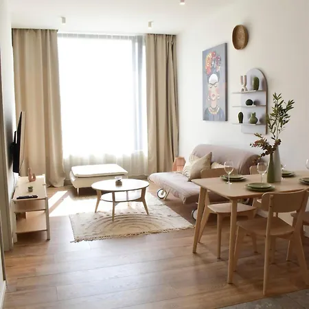 Industrial In Apollo W Free Parking Apartamento