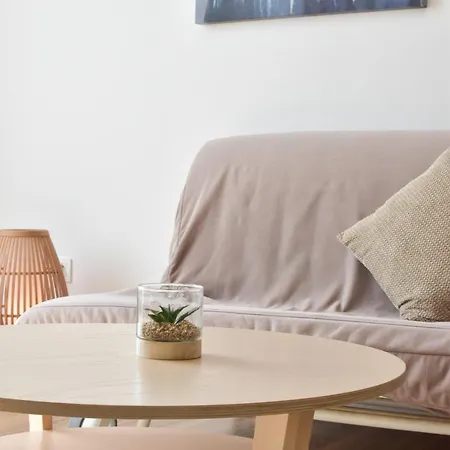 Industrial In Apollo W Free Parking Apartamento Bratislava