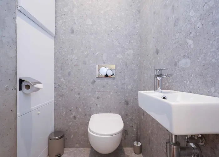 Industrial In Apollo W Free Parking شقة براتسيلافا