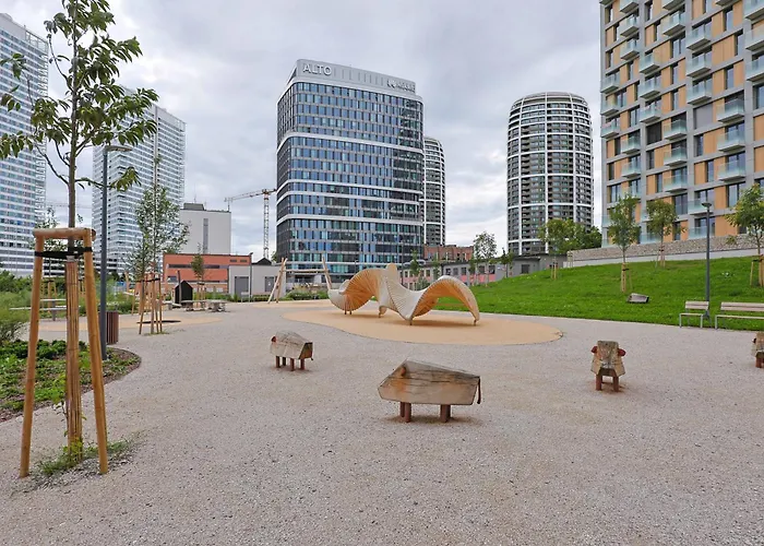 Industrial In Apollo W Free Parking شقة *