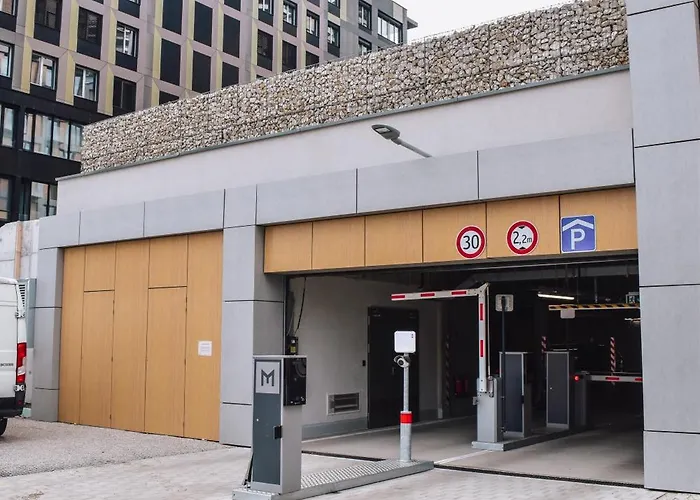 Industrial In Apollo W Free Parking شقة